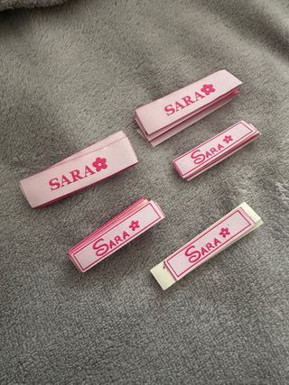 Etiquetas personalizadas Sara com flor