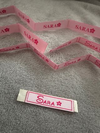 Etiquetas personalizadas Sara com flor
