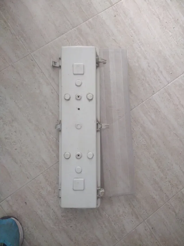 Plafón para tubos fluorescentes