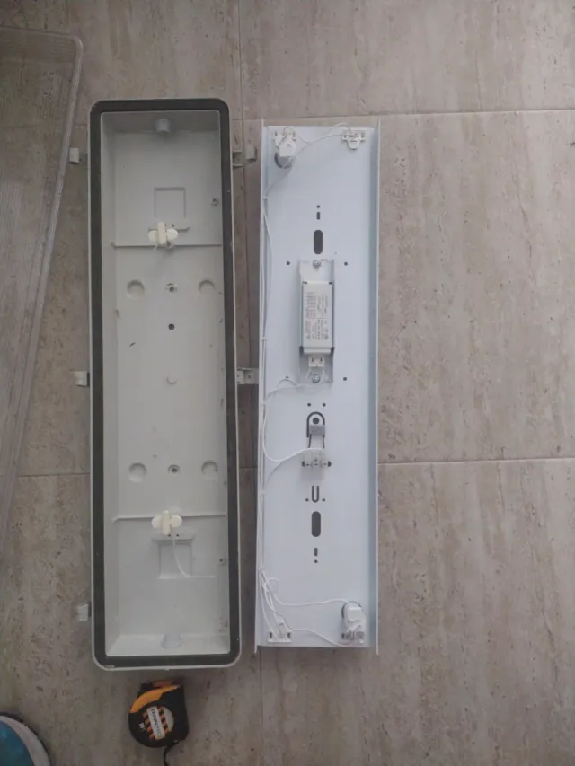 Plafón para tubos fluorescentes