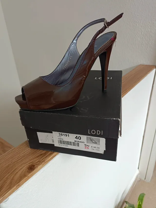 Zapatos de salón LODI charol marrones talla 40