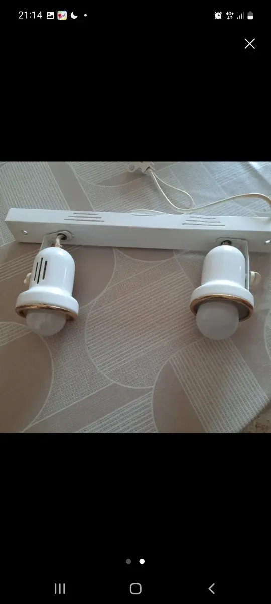 Aplique de pared blanco y dorado