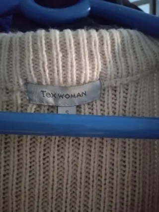 Vestido de punto beige corto