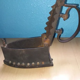 Plancha antigua de hierro