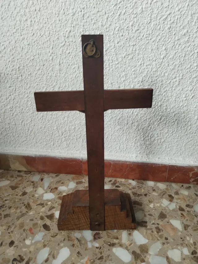 Crocifisso antico in legno e metallo