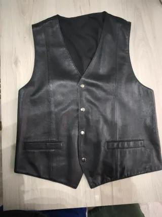 Chaqueta cuero con flecos y chaleco de cuero