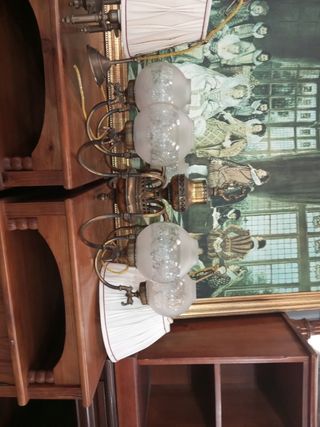 Lámpara de techo dorada y transparente