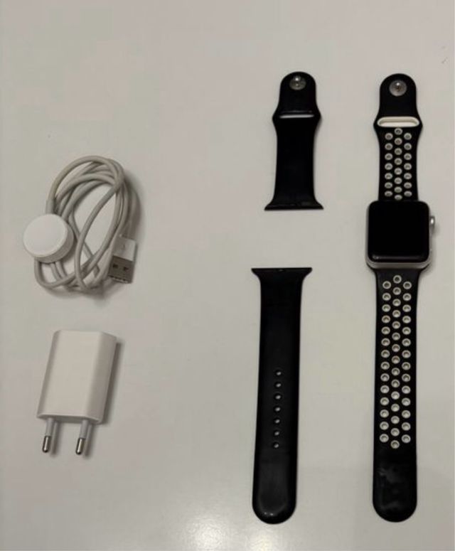 Apple Watch Series 3 Nike 38mm con accesorios