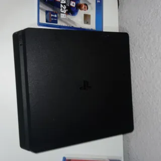 PS4 (PlayStation 4) con FIFA 23 y FIFA 20