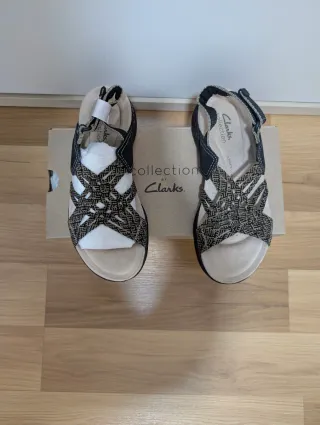Sandalias Clarks Beige y Negro