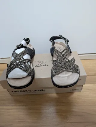 Sandalias Clarks Beige y Negro
