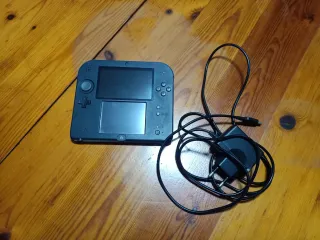 Nintendo 2DS Nera + Caricatore