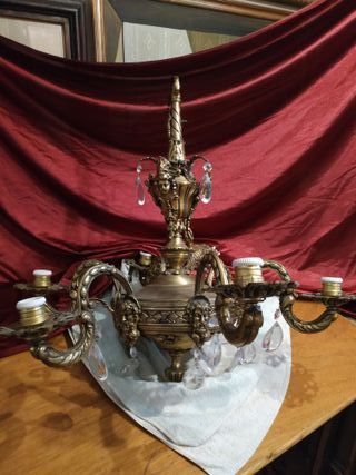 Lámpara de bronce antigua con cristales