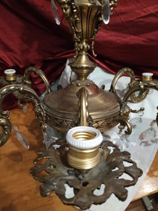 Lámpara de bronce antigua con cristales