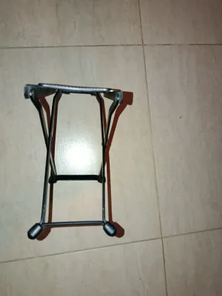 Reposapiés y capo guitarra