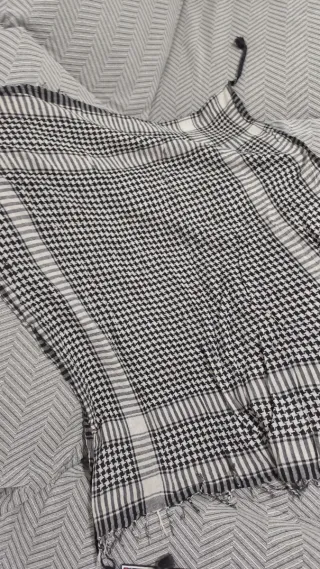 Pañuelo palestino blanco y negro