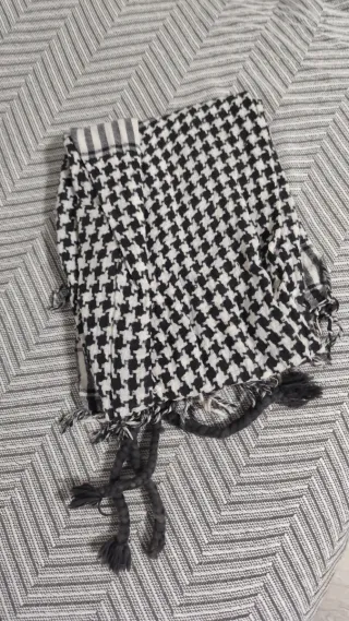 Pañuelo palestino blanco y negro