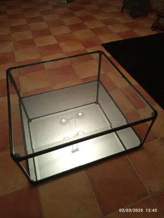 Mesa centro cristal y metal negro