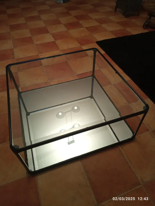 Mesa centro cristal y metal negro