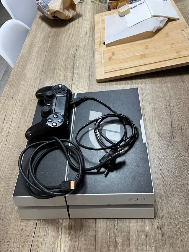 Consola PS4 + Mando y Cables