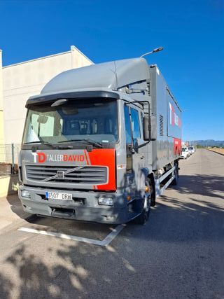 Volvo FL220 Camión Taller