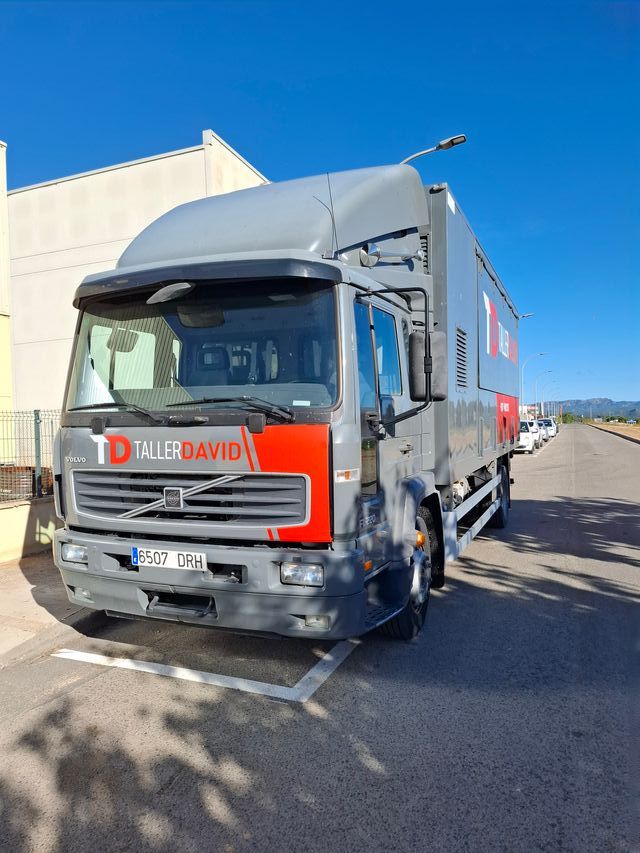 Volvo FL220 Camión Taller