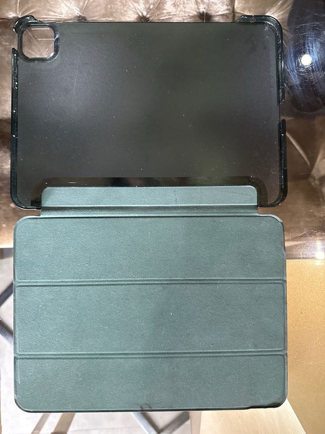 iPad Pro 11 M4 con funda y teclado