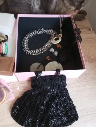 Caja Rituals Llena de Bisutería Variada