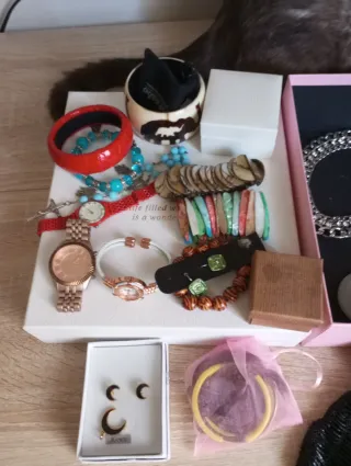 Caja Rituals Llena de Bisutería Variada