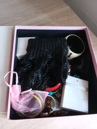 Caja Rituals Llena de Bisutería Variada