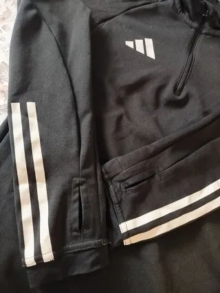 Chaqueta deportiva Adidas negra talla 10