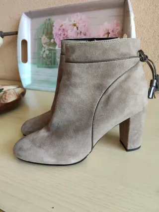 Stivaletti donna beige con tacco