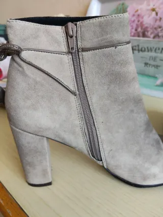 Stivaletti donna beige con tacco