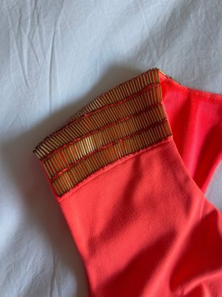 Vestido ajustado con pedrería