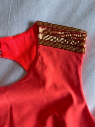 Vestido ajustado con pedrería