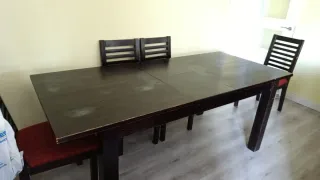 Mesa de comedor con 5 sillas