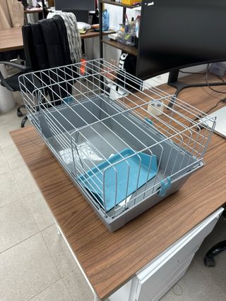 Jaula para conejos gris y azul