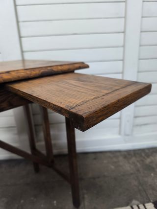 Pequeño escritorio antiguo de madera