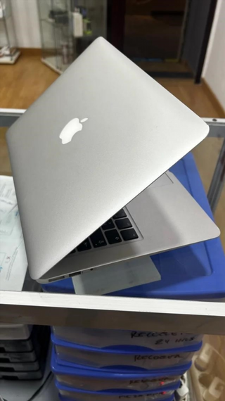 MacBook Air 2017 8GB RAM 1.6GHz i5 Plata