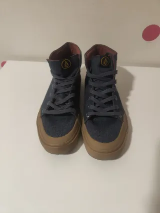 Zapatillas/bambas unisex Volcom azul y marrones