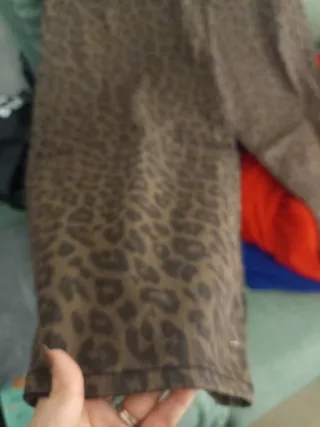 Pantalón estampado leopardo