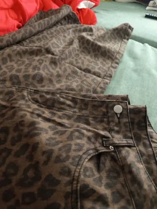 Pantalón estampado leopardo