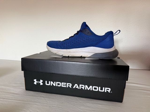 Zapatillas Under Armour HOVR Talla 42