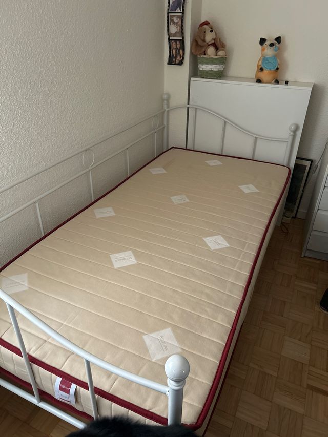 cama: estructura más colchón