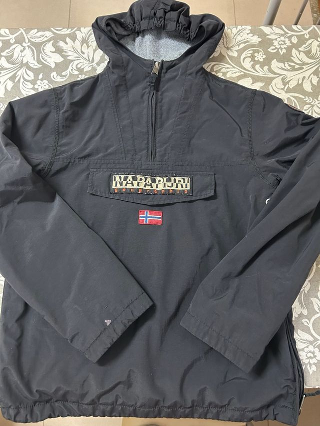 Abrigo negro Napapijri Geographic(original)14 años