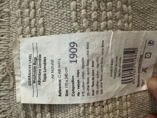 Alfombra lavable beige y blanca