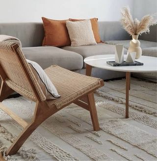 Alfombra lavable beige y blanca