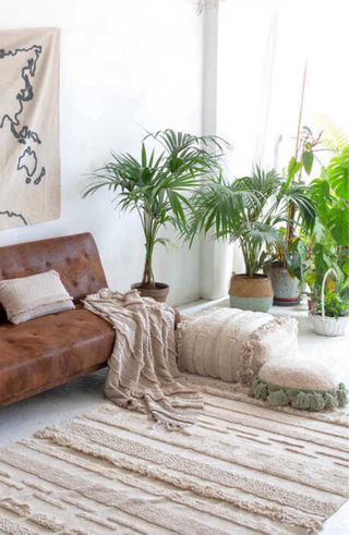 Alfombra lavable beige y blanca