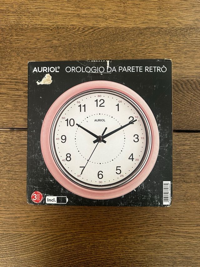 Reloj de pared rosa