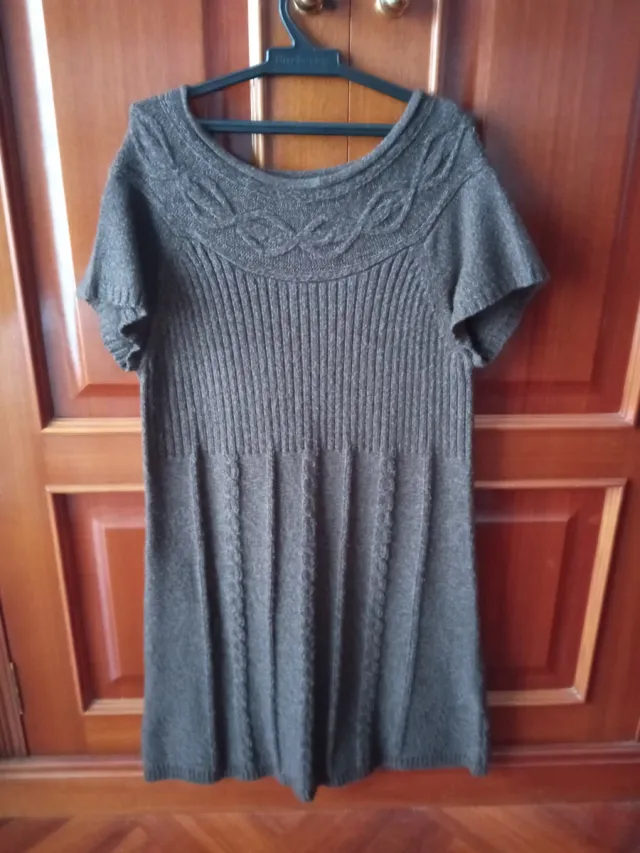 Vestido de punto marrón oscuro. Talla 42/44